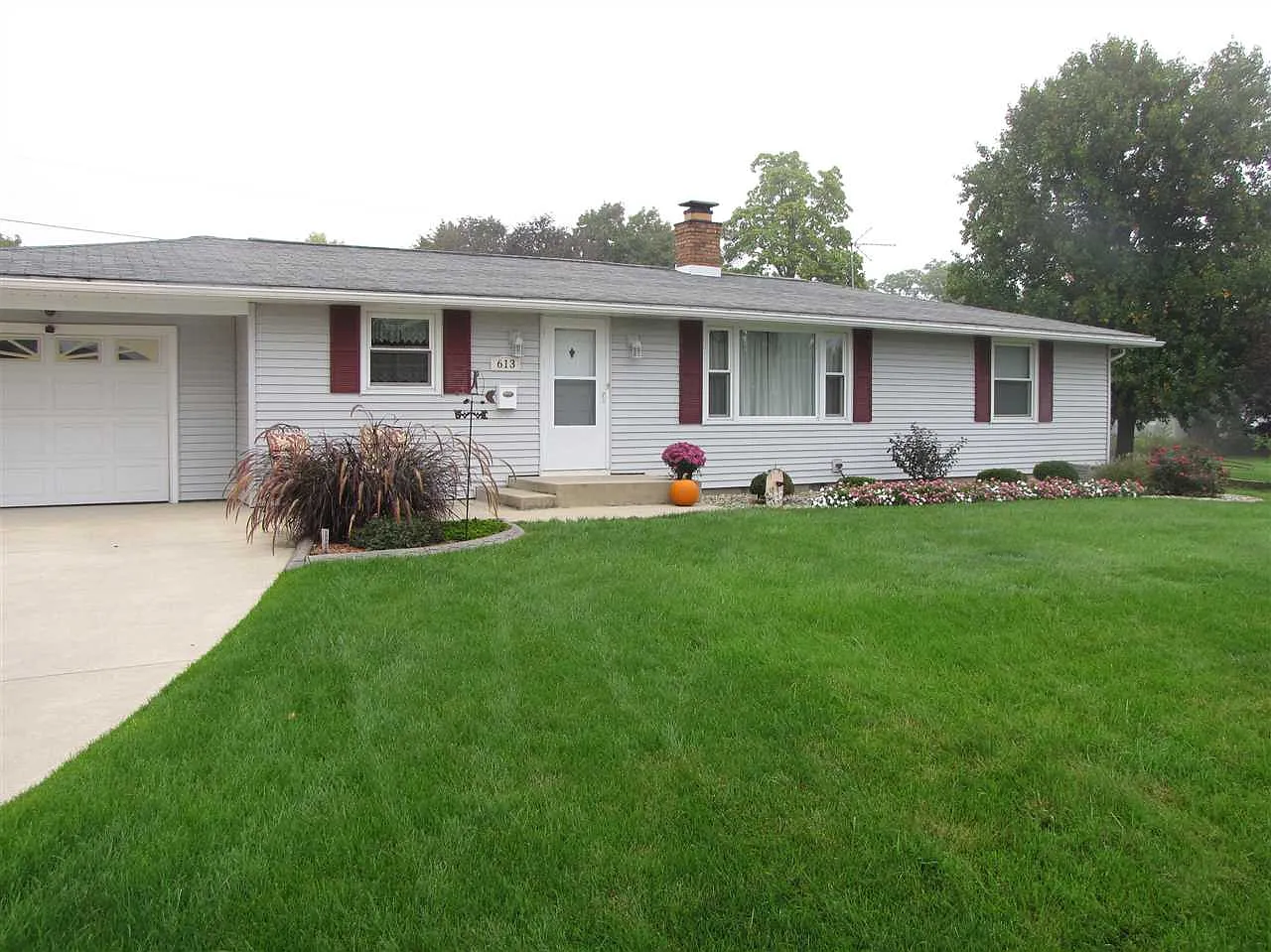613 E Hazel St photo 1