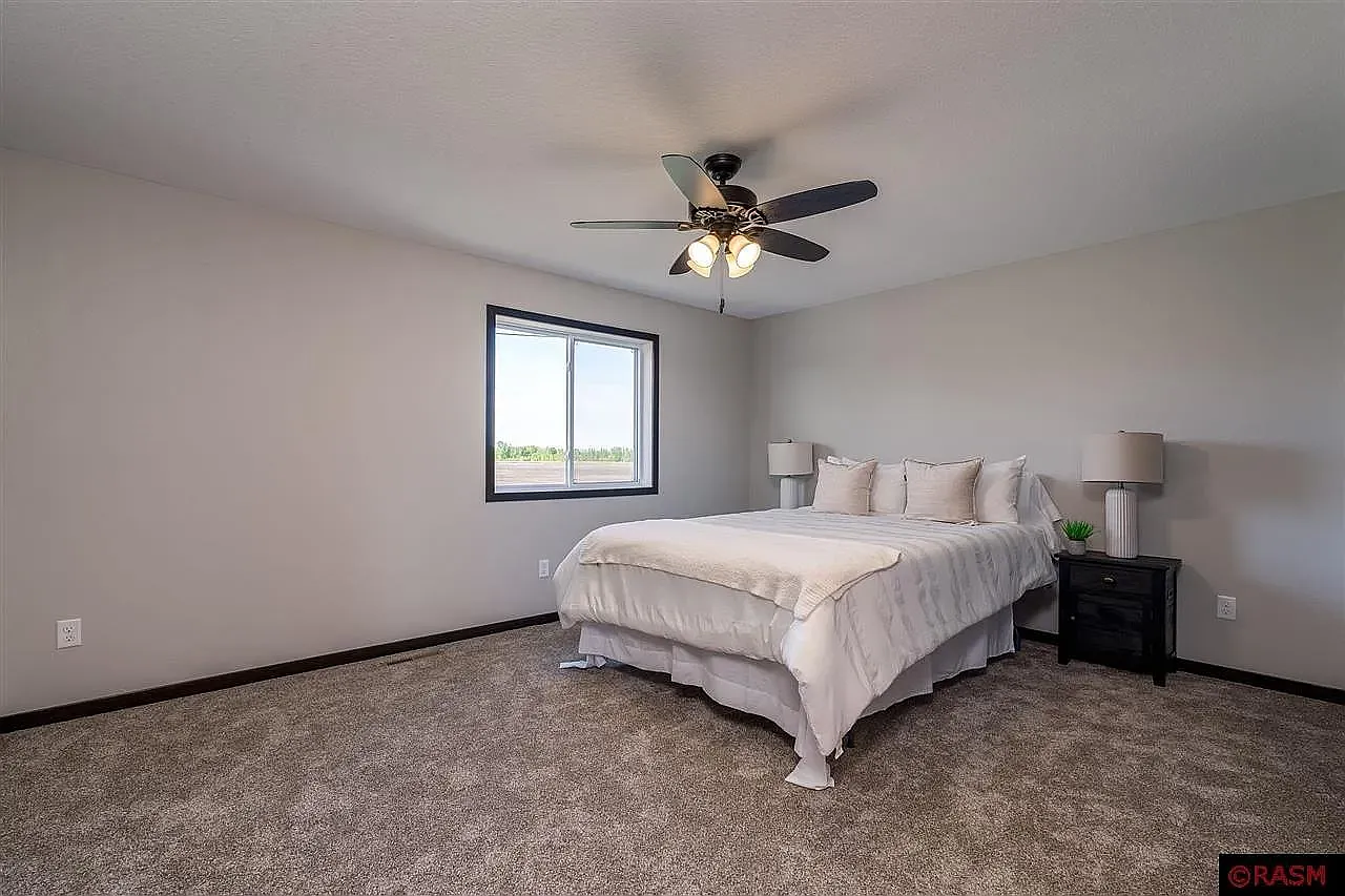 3 bed, 1800 sqft, $2,400 — Photo 4
