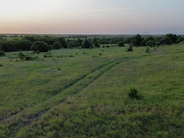 1 E Longhorn Trl, Covington, OK 73730