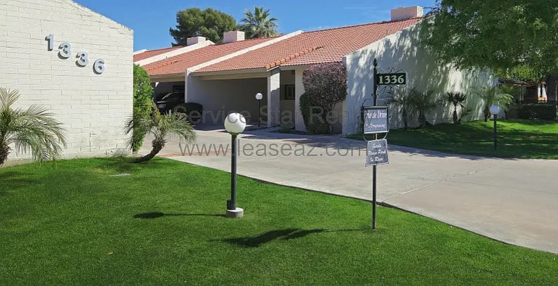 2 bed, 2.0 bath, 1279 sqft, $2,025 — Photo 2