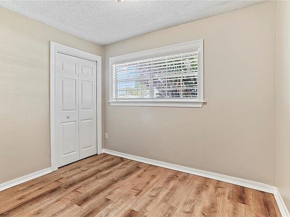5th image of 105 Carmen Dr