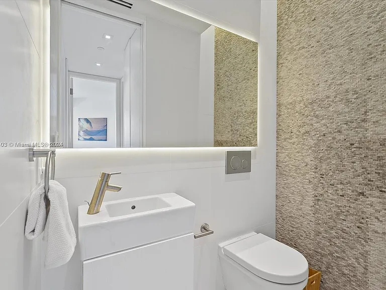 15713 Fisher Island Dr #15713 — Photo 20