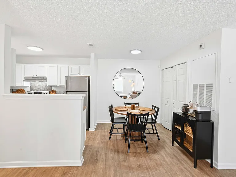 Britt Lake Apartments — Photo 27