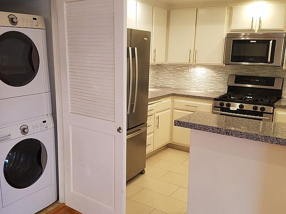 3rd image of 1338 Amherst Ave APT 302