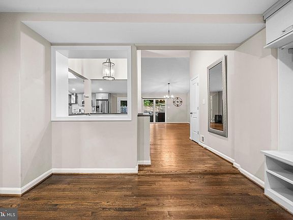 5th image of 10402 Hollyoak Pl