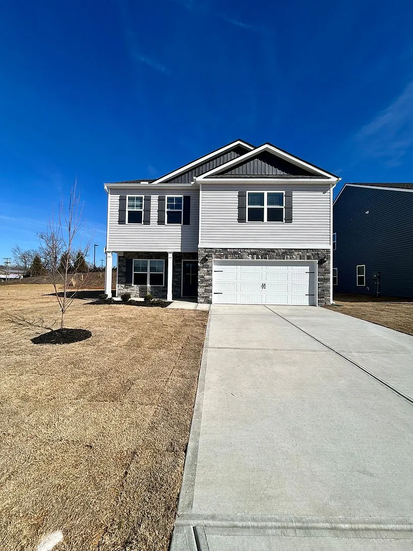 Located in Hixson/Middle Valley! 3 Beds, 2.5 Baths, Loft, Home Office, and 2 Car Garage! — Photo 2