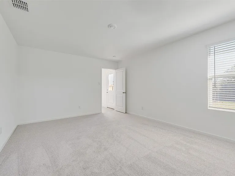 2037 Derby Ln — Photo 17