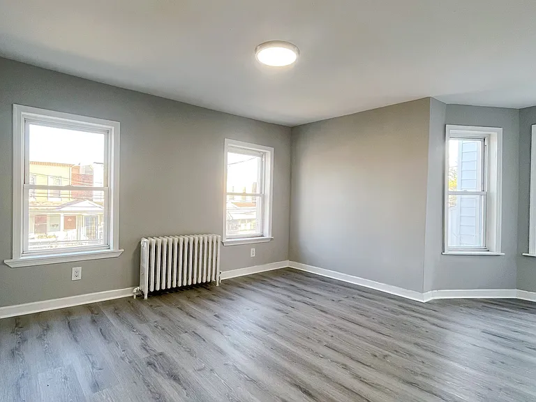 215 N 9th St — Photo 13