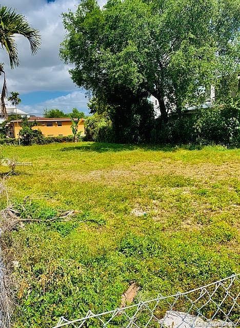 2nd image of 1435 NW 1st St