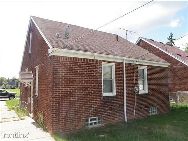 7828 Grandmont - Rear