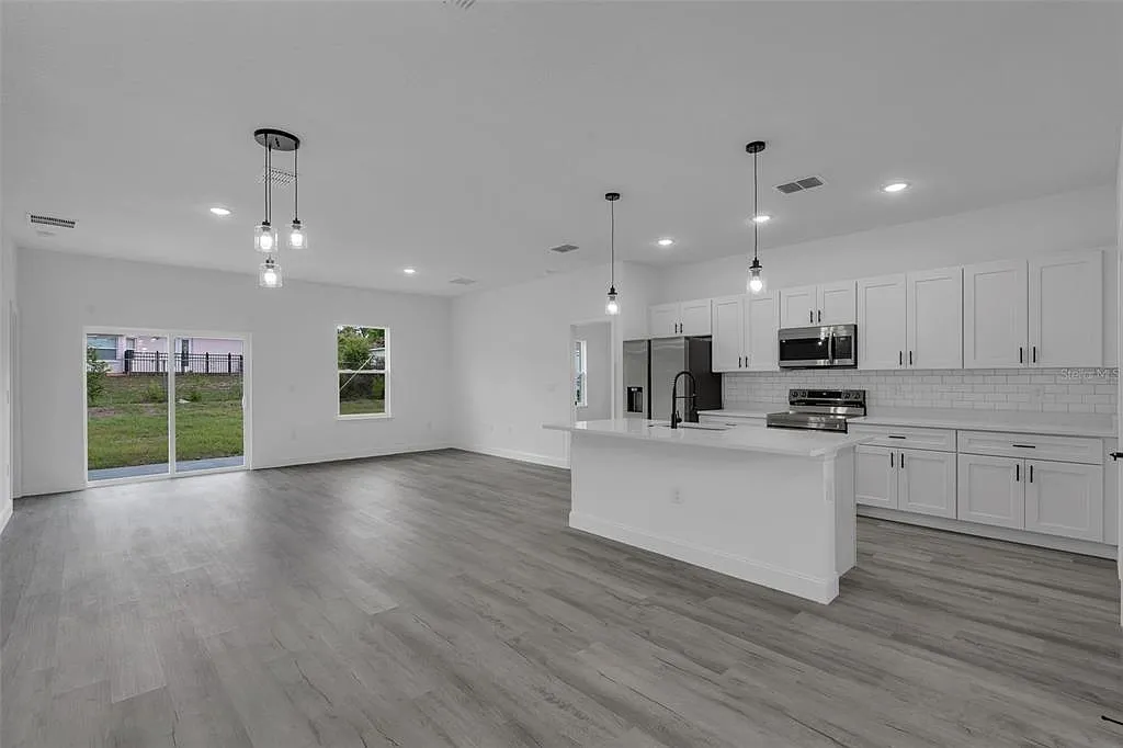 Building Photo - 2211 SW 153rd Pl
