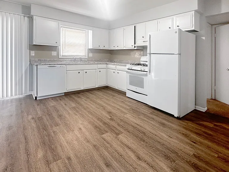 5888 Christie Ave SE — Photo 2