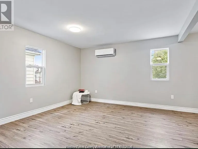 746 Dougall Ave #UPPER — Photo 4