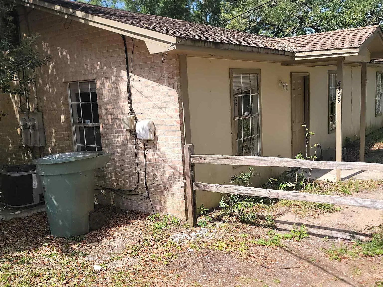 2 bed, 1.0 bath, 1000 sqft, $1,100 — Photo 1