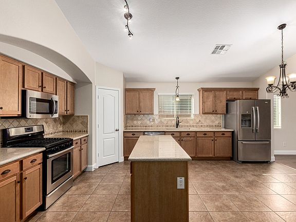 4th image of 1444 E Baker Dr