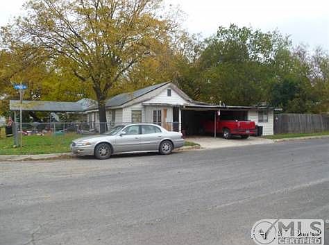 2nd image of 408 W Avenue A
