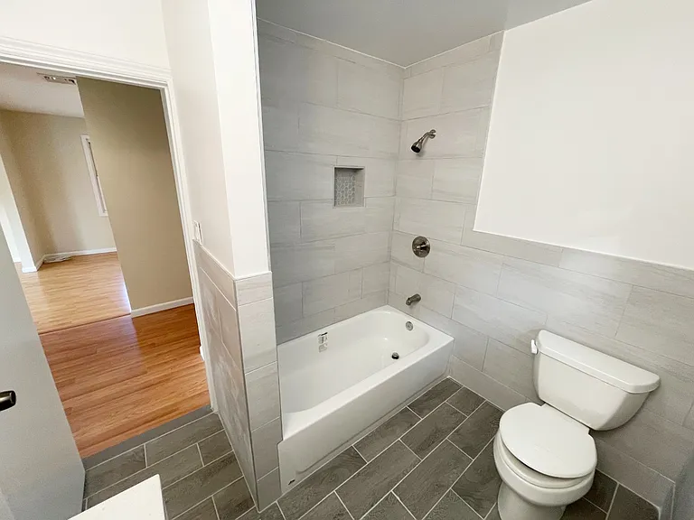 240 Grand Ave #2 — Photo 17