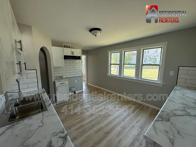 3 bed, 1.0 bath, 900 sqft, $1,395 — Photo 3