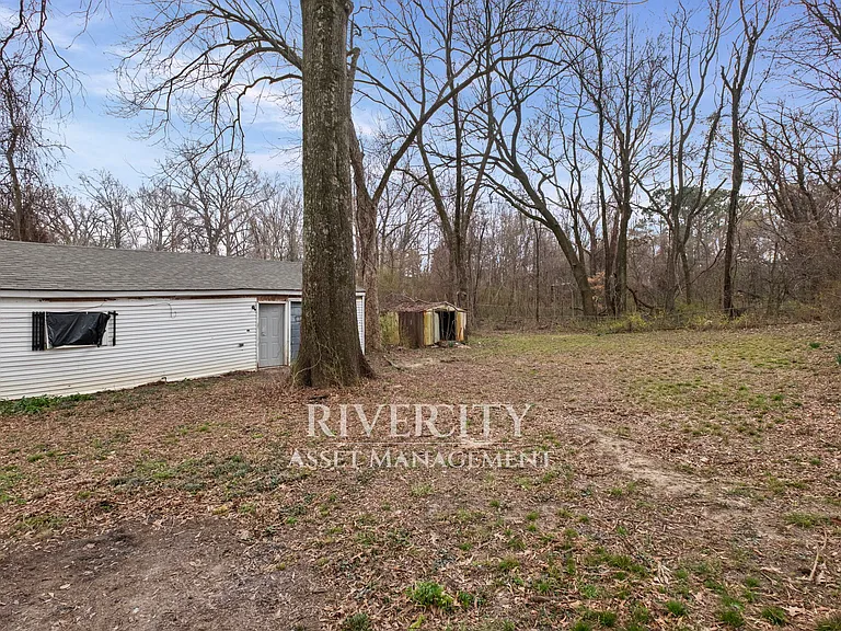 2185 Slocum Ave — Photo 4