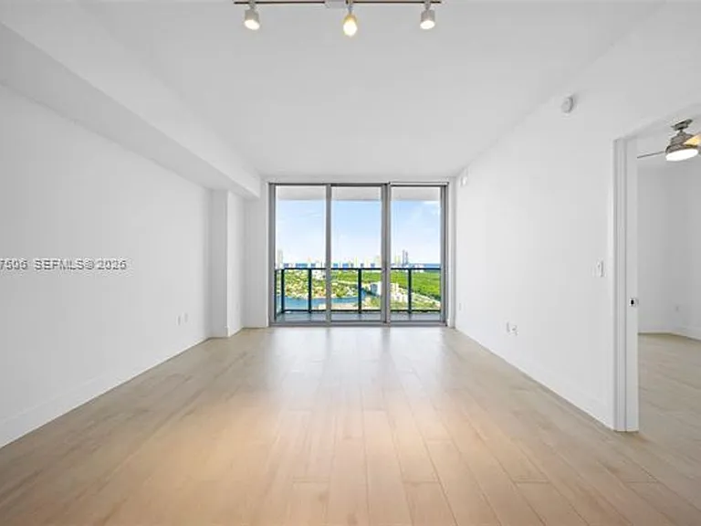 16385 Biscayne Blvd #3020 — Photo 4