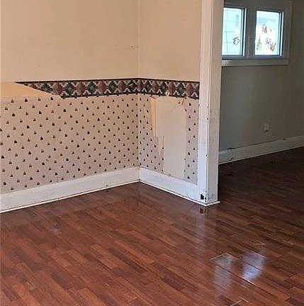 3rd image of 475 Grove Ave
