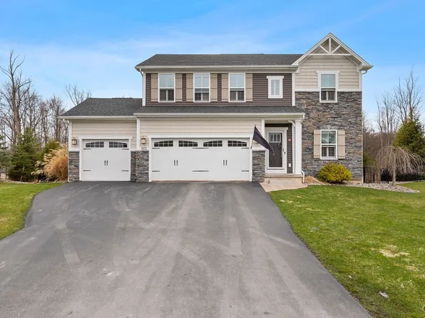 8490 Melo Cir, Clay, NY 13041