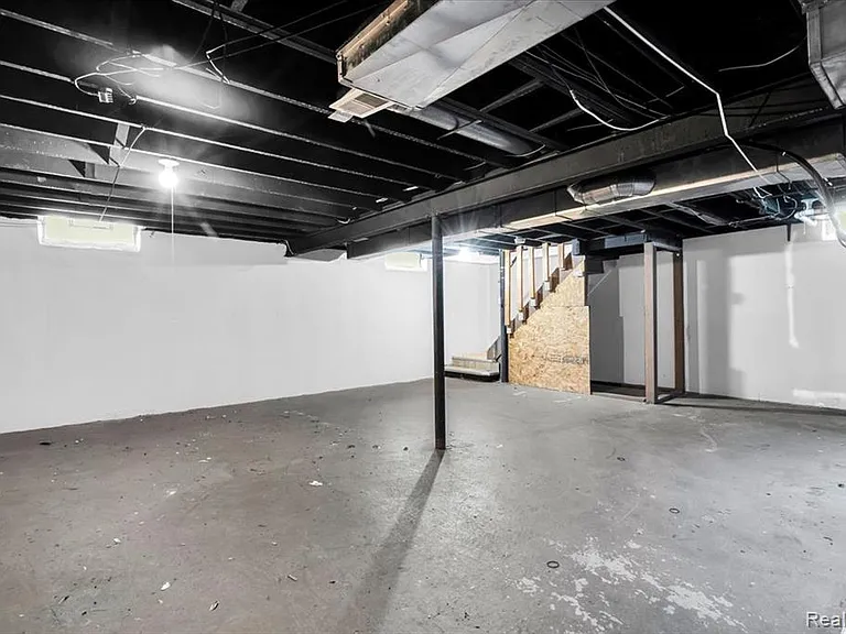 23031 Eastwood St — Photo 21