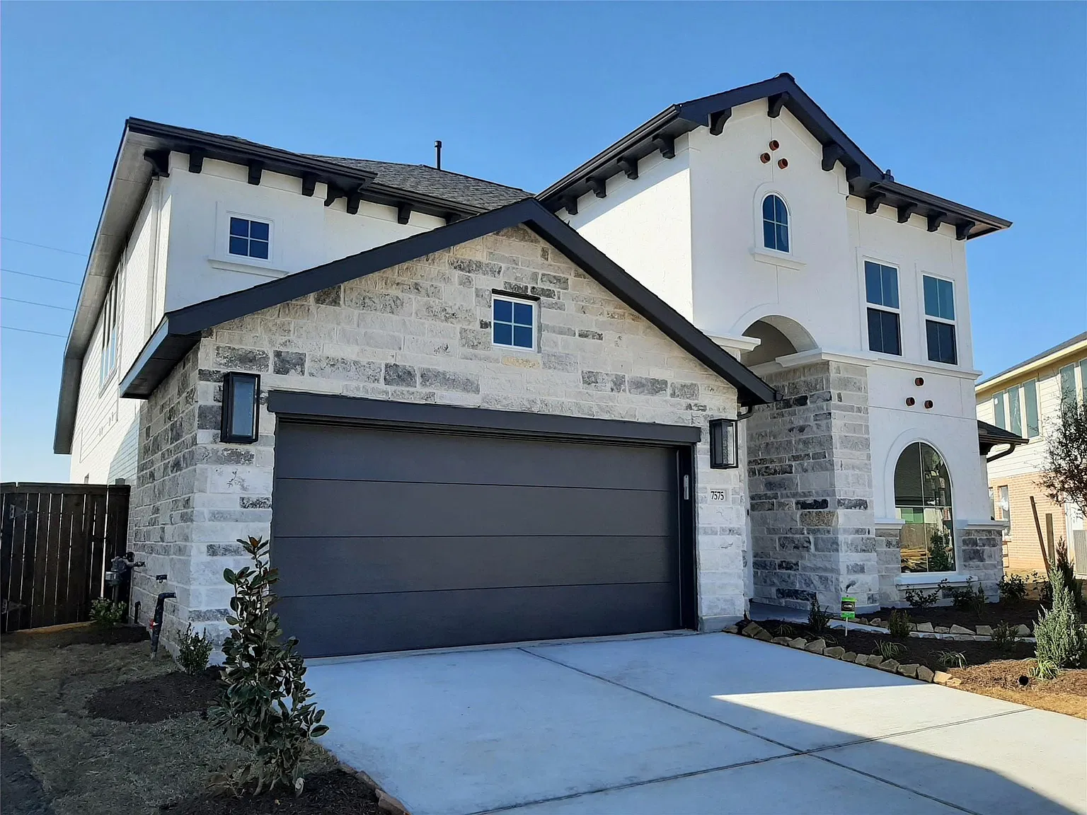 4 bed, 3.0 bath, 3325 sqft, $4,200 — Photo 2