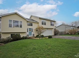 38796 N Kenmore Rd, Antioch, IL 60002