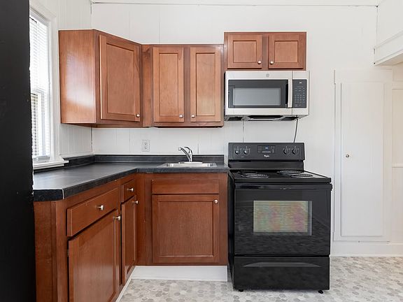3rd image of 206 Woodward Ave #204