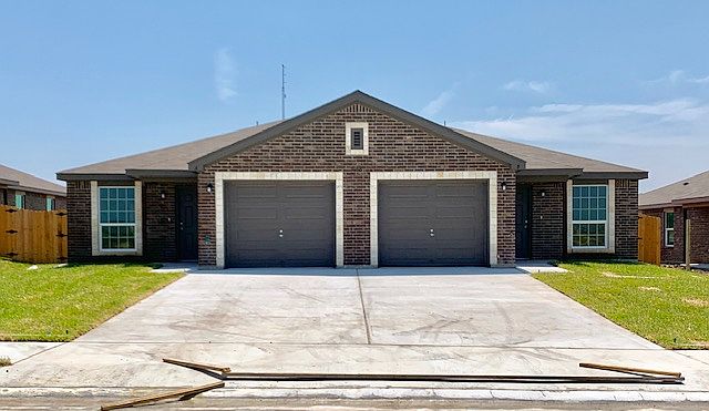 1st image of 906 Lasso Dr #B