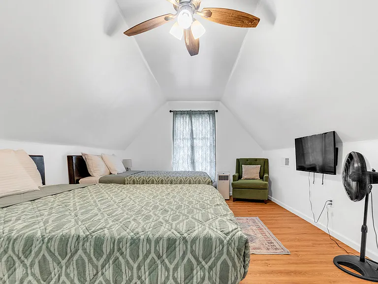 8301 Manhatten Dr — Photo 36