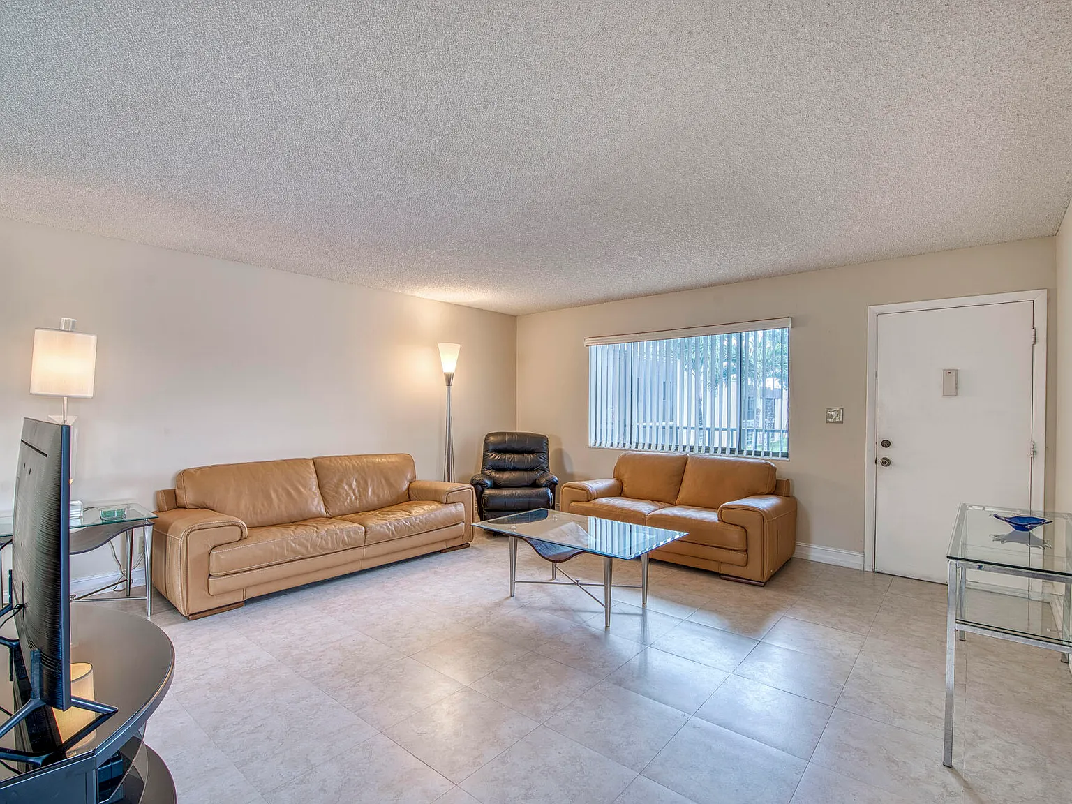 2 bed, 2.0 bath, 900 sqft, $2,000 — Photo 3