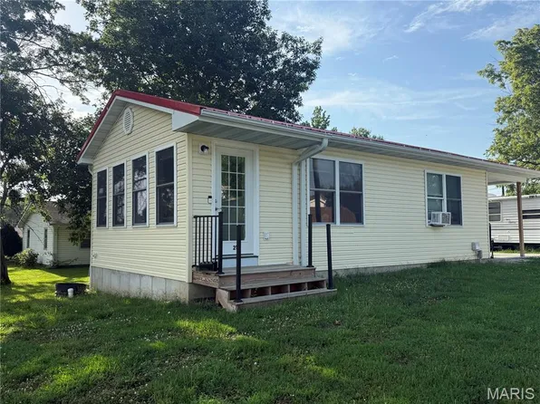 217 W Bates St, La Plata, MO 63549