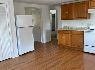 83 Chestnut St, Branford, CT 06405