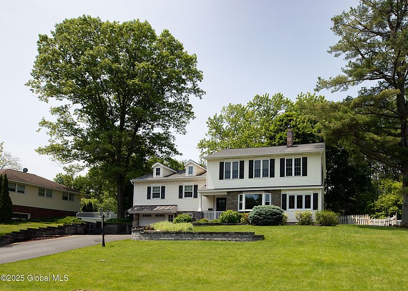 2nd image of 1269 Hawthorn Road