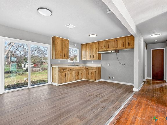 5th image of 2209 Patricia Cir