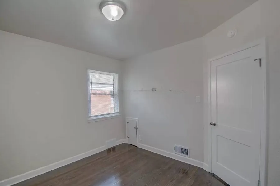 3 bed, 1.5 bath, 1501 sqft, $1,350 — Photo 2