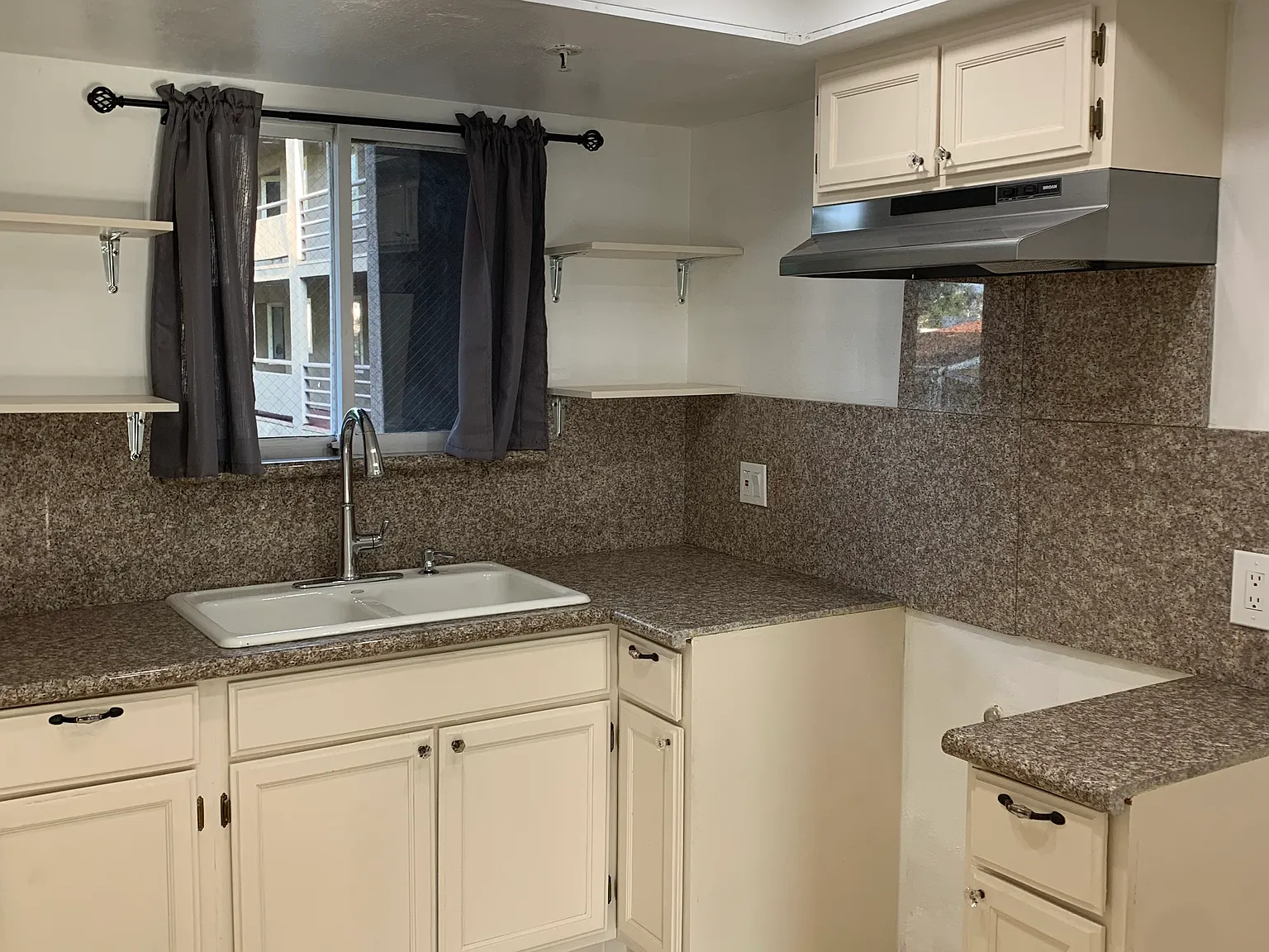1 bed, 640 sqft, $2,100 — Photo 2