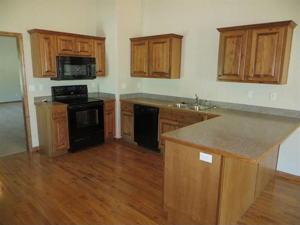 1st image of 3153 1/2 Richmond St