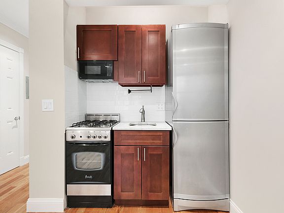 3rd image of 334 E 81st St Unit 2C