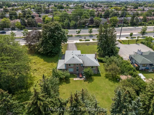 1226 Centre St, Vaughan, ON L4J 3M9
