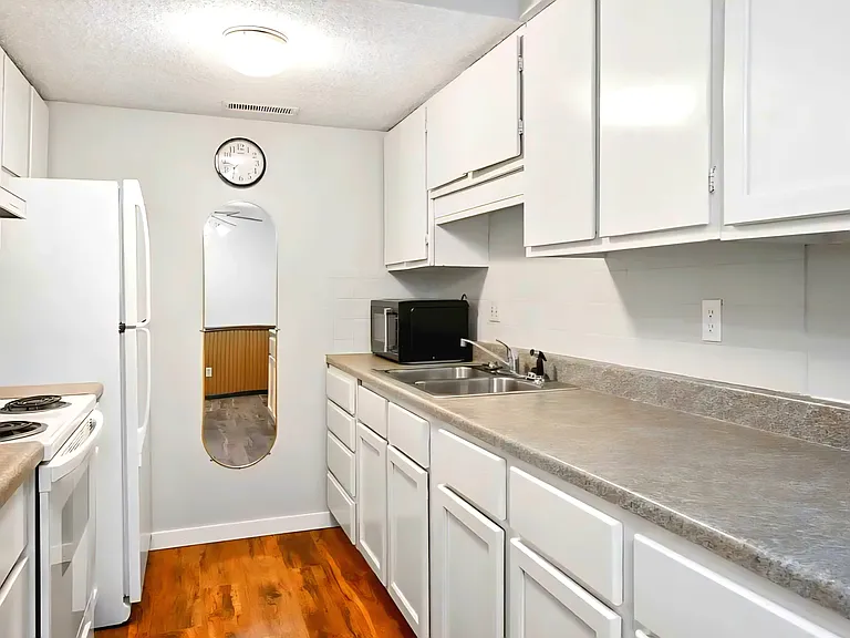 3032 SW Lydia Ave #103 — Photo 3