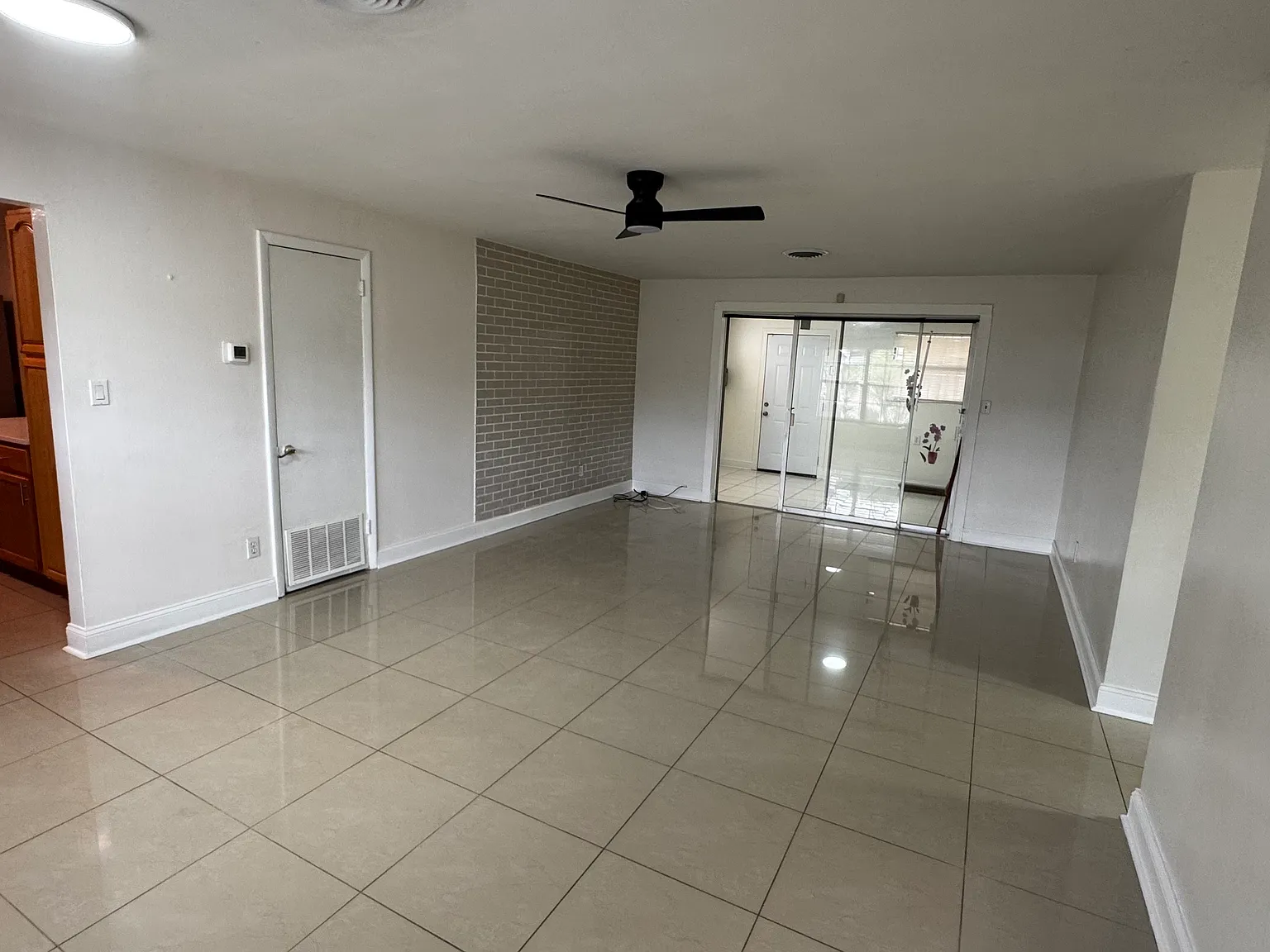 3 bed, 1924 sqft, $2,300 — Photo 4