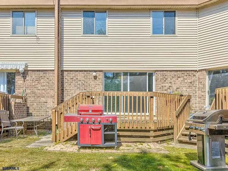 801 Dudley Ct #1402 — Photo 34