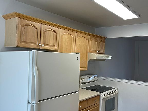 2nd image of 210 Vineyard Ave APT 12