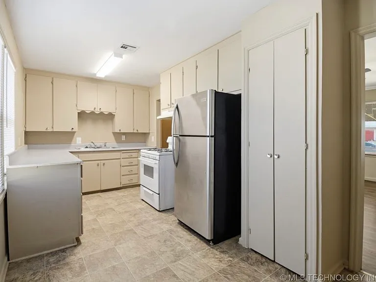 729 N 72nd East Ave — Photo 11