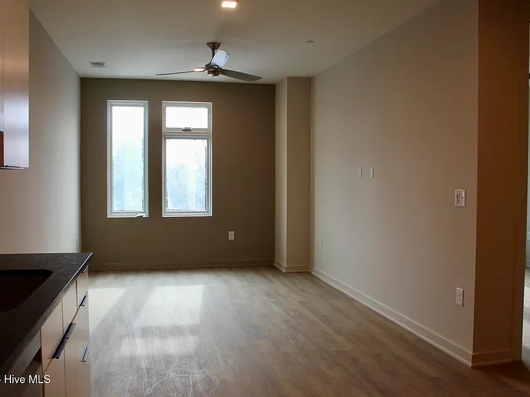 1108 Castle St #C — Photo 7