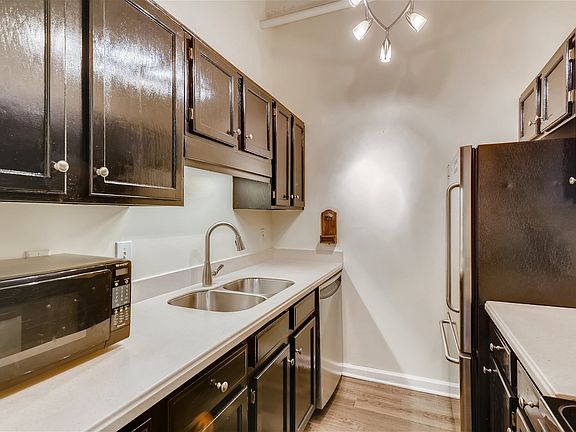 32 Peachtree St NW Apt 702 - Web Quality - 006 - 09 Kitchen_07202023