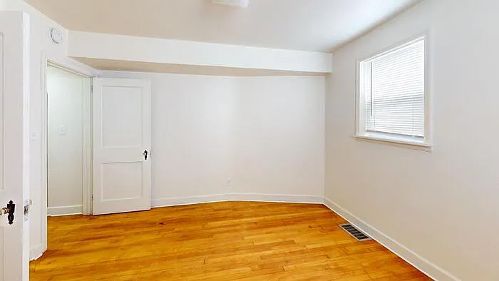 1 bed, 1.0 bath, $925 — Photo 3
